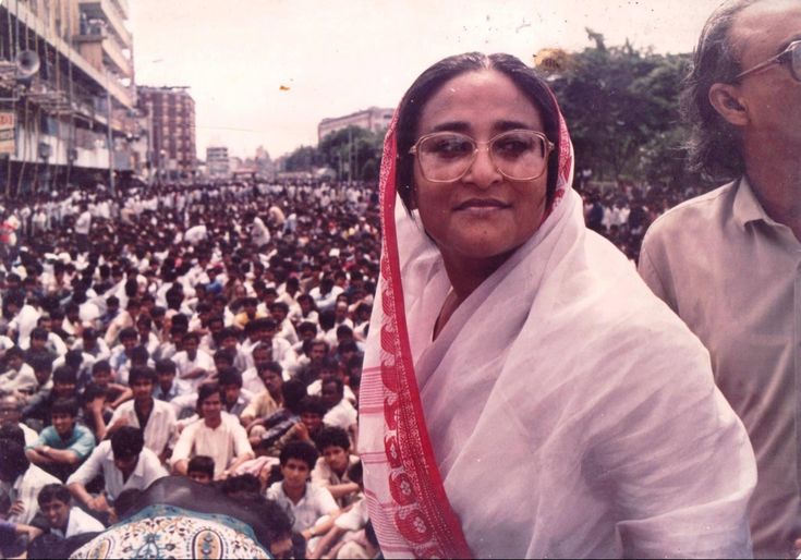 "Bangladesh in Crisis: The Explosive Fall of Sheikh Hasina and the Battle for a New Era"2025